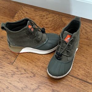 Sorel Men's Olive and Black Waterproof Boots